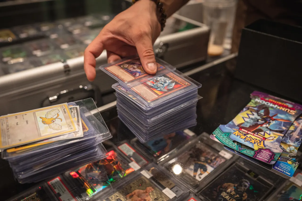 Collectors and vendor tables at a past Las Vegas Card Show